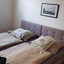 Monteurzimmer: Eines von 4 Schlafzimmern - netroom`S